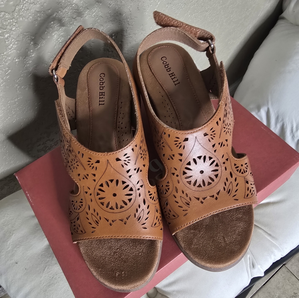 NIB! Cobb Hill Ladies 7.5 Sandals "Corria"